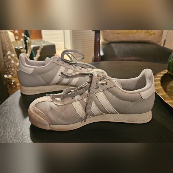 ADIDAS SAMOA in Grey/White. Gold details. Size 7.5 - Picture 10 of 16